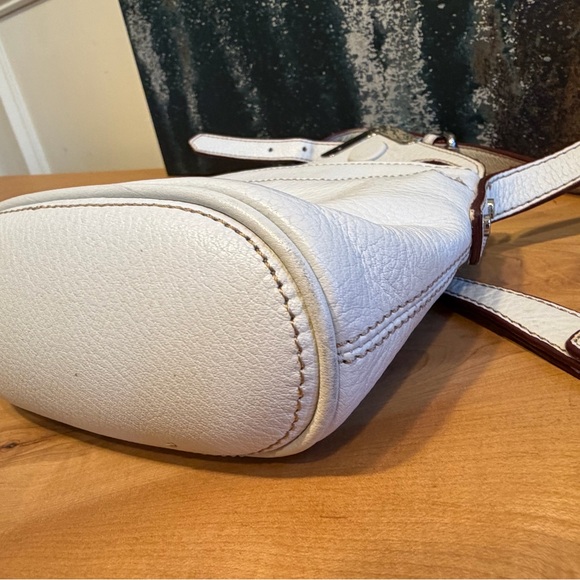 Isaac Mizrahi genuine leather white shoulder /crossbody purse. - Picture 12 of 13